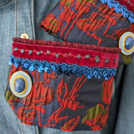 Armschmuck, Blusenmanschetten, vergoldete Knöpfe, Einzelstück