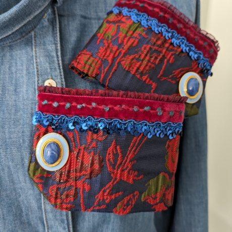 Armschmuck, Blusenmanschetten, vergoldete Knöpfe, Einzelstück