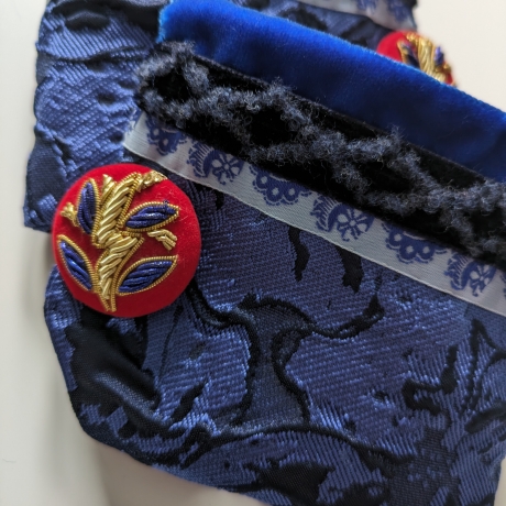 Armschmuck, Blusenmanschetten, handbestickte Knöpfe, Einzelstück