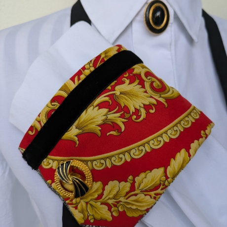 Einzigartiger Armschmuck aus einem Versace Seidentuch gefertigt