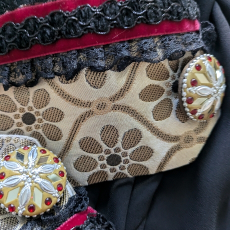 Bezaubernder Armschmuck mit ausdrucksstarken Manschettenknöpfen