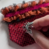 Zauberhafter Armschmuck mit strassbesetzten Manschettenknöpfen 