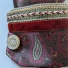 Edelfeiner strassbesetzter Armschmuck aus Krawattenseide, Unikat