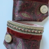 Edelfeiner strassbesetzter Armschmuck aus Krawattenseide, Unikat