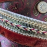 Edelfeiner strassbesetzter Armschmuck aus Krawattenseide, Unikat