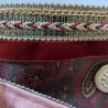 Edelfeiner strassbesetzter Armschmuck aus Krawattenseide, Unikat