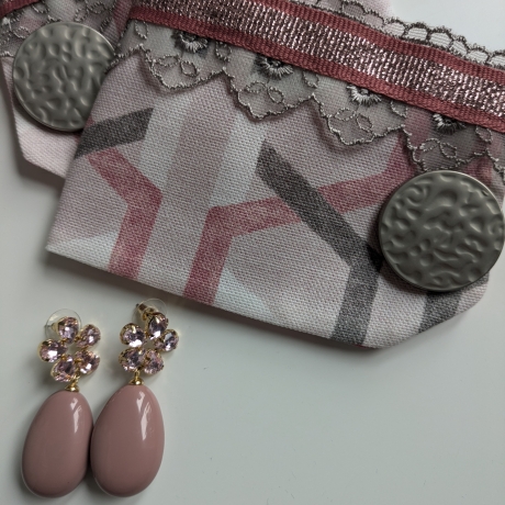 Zauberhafter Armschmuck mit extravaganten Manschettenknöpfen