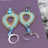 Handgemachte Ohrringe aus Glasperlen in der Farbe Blau