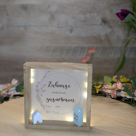 Dekorativer Holzrahmen mit liebevollen Spruch & Lichterkette