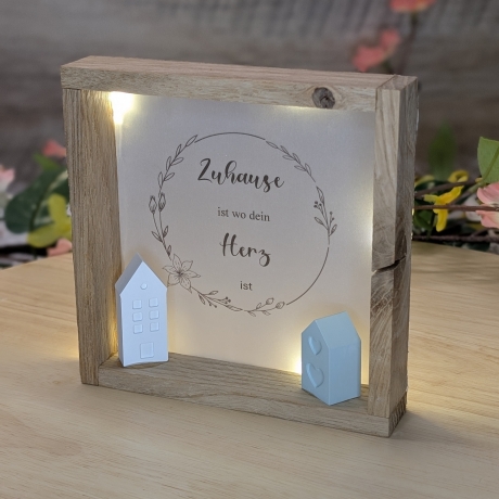 Dekorativer Holzrahmen mit liebevollen Spruch & Lichterkette