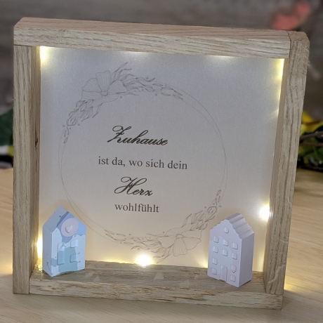 Dekorativer Holzrahmen mit liebevollen Spruch & Lichterkette