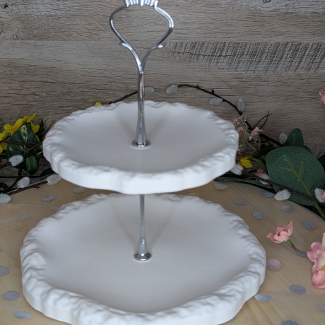 Etagere aus Steinoptik-Teller