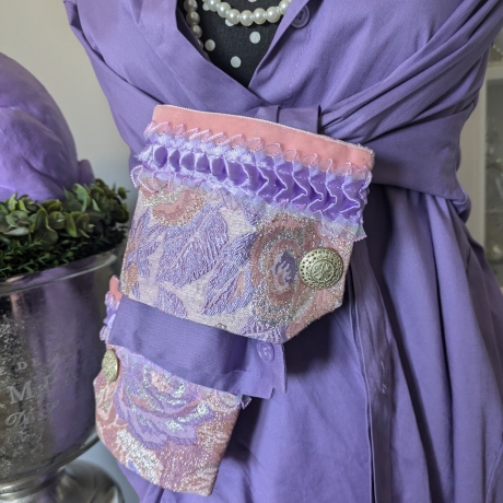 Zauberhafter Armschmuck mit Raffinesse und Farbakzent Lila