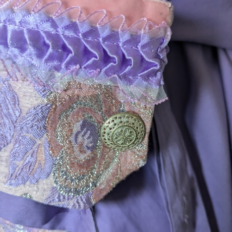 Zauberhafter Armschmuck mit Raffinesse und Farbakzent Lila