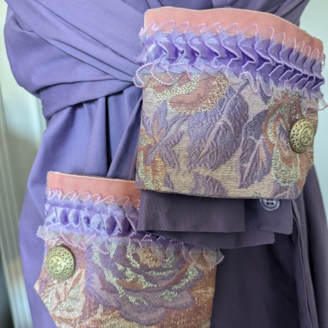 Zauberhafter Armschmuck mit Raffinesse und Farbakzent Lila