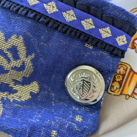 Stilvoller Armschmuck mit Goldakzent - Einzelstück Anfertigung