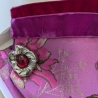 Floraler Armschmuck mit ausdrucksstarkem Manschettenknopf- Unikat