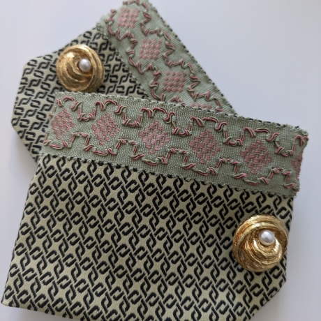 Deluxe Armschmuck mit besonderer Raffinesse - Einzelstück
