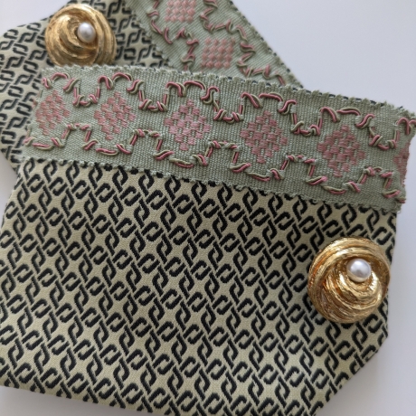 Deluxe Armschmuck mit besonderer Raffinesse - Einzelstück