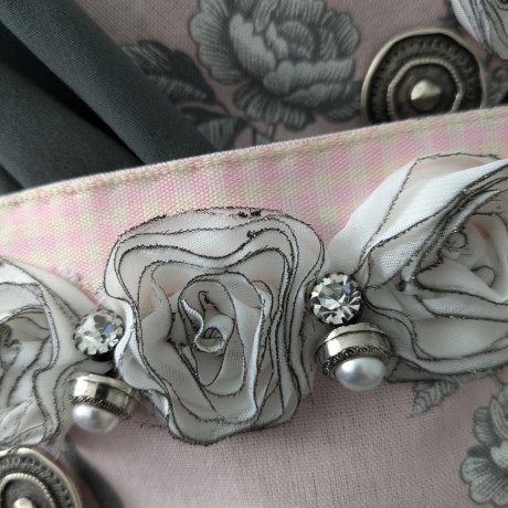 Romantischer Armschmuck mit antiken Schmuckelementen - 60 iger J.