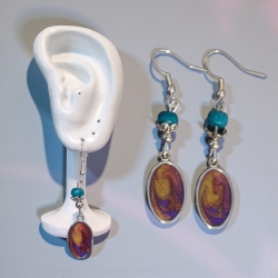 Ohrringe mit Perle und Resinanhänger