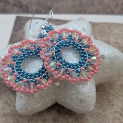 Boho Hängeohrringe aus Glasperlen in Rosa/Blau, handmade