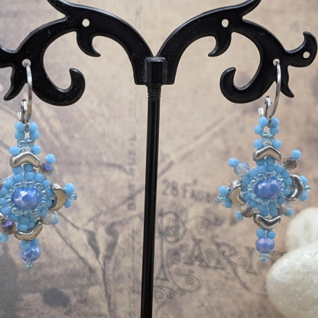 Boho Hängeohrringe aus Glasperlen in Silber/Blau, handmade