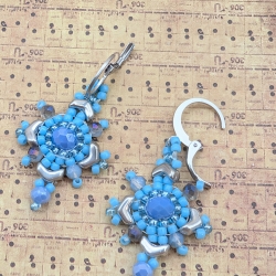 Boho Hängeohrringe aus Glasperlen in Silber/Blau, handmade