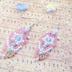 Boho Hängeohrringe aus Glasperlen in Rosa, handmade