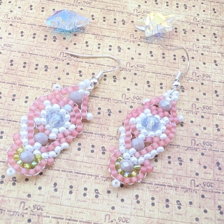 Boho Hängeohrringe aus Glasperlen in Rosa, handmade