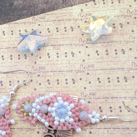 Boho Hängeohrringe aus Glasperlen in Rosa, handmade