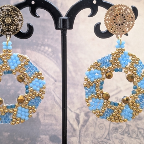 Boho Hängeohrringe aus Glasperlen in Gold, handmade