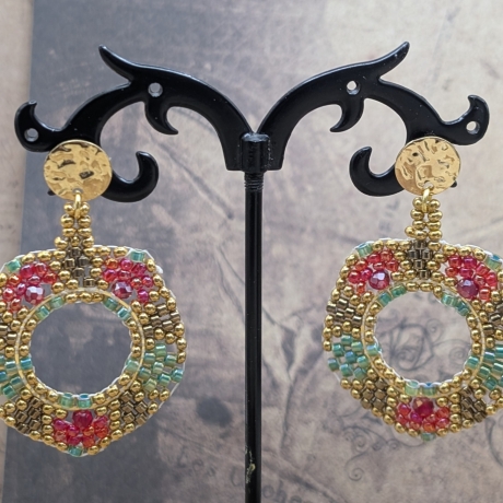 Boho Hängeohrringe aus Glasperlen in Gold, handmade