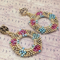 Boho Hängeohrringe aus Glasperlen in Gold, handmade