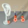 Farbenfrohe Ohrringe mit Blumenperlen