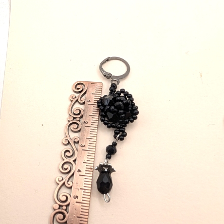 Hängeohrringe, Handgefertigte Perlenohrringe in Schwarz –Gothic