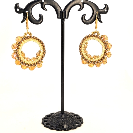 Boho Hängeohrringe aus Glasperlen in Gold, handmade