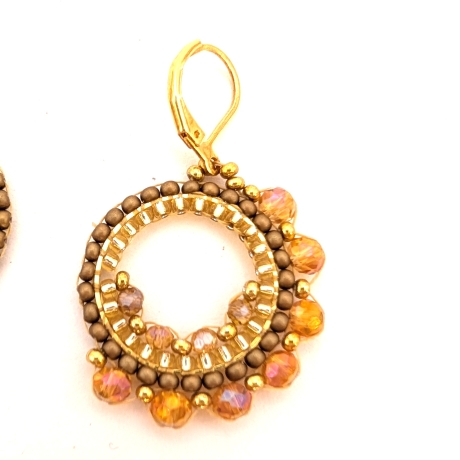 Boho Hängeohrringe aus Glasperlen in Gold, handmade