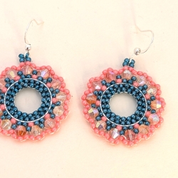 Boho Hängeohrringe aus Glasperlen in Rosa/Blau, handmade