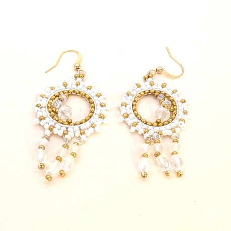 Boho Hängeohrringe aus Glasperlen in Weiß/Gold, handmade