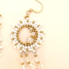 Boho Hängeohrringe aus Glasperlen in Weiß/Gold, handmade