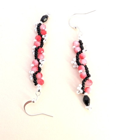 Hängeohrringe, Handgefertigte Perlenohrringe in Rot
