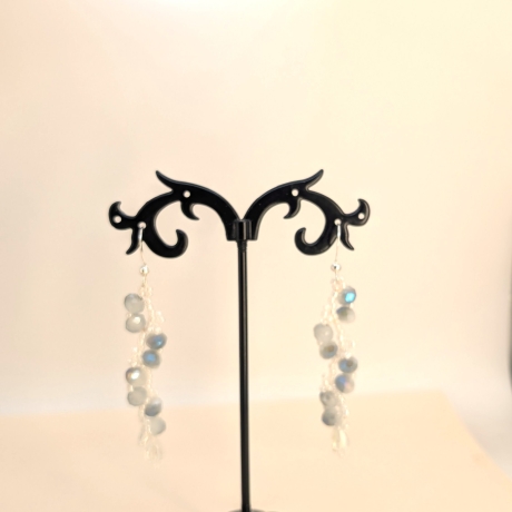 Hängeohrringe, Handgefertigte Perlenohrringe in Weiß