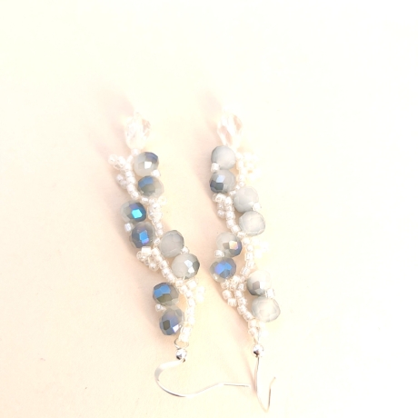 Hängeohrringe, Handgefertigte Perlenohrringe in Weiß