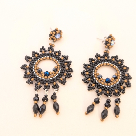Boho Hängeohrringe aus Glasperlen in Schwarz/Gold, handmade