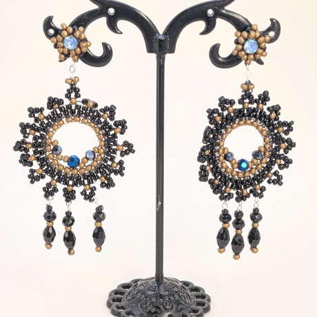 Boho Hängeohrringe aus Glasperlen in Schwarz/Gold, handmade