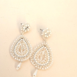 Boho Hängeohrringe aus Glasperlen in Weiß/Gold, handmade