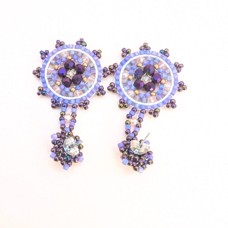 Boho Hängeohrringe aus Glasperlen in Flieder, handmade