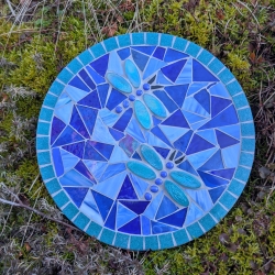 Mosaik  Garten Trittstein Dekostein rund Libellen hellgrün