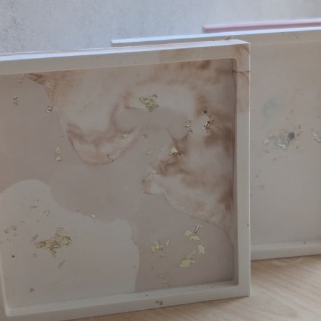 kleiner eckiger Teller